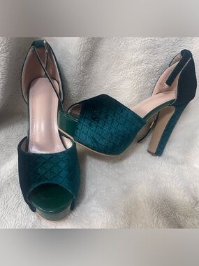 Women's Green Velvet Quilted Platform Heels